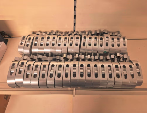 Screenshot 2026-06-20 at 19-25-48 ≥ 16x CLF _ CLS Heavy Duty Clamp Max. 200kg — Licht en Laser — Marktplaats