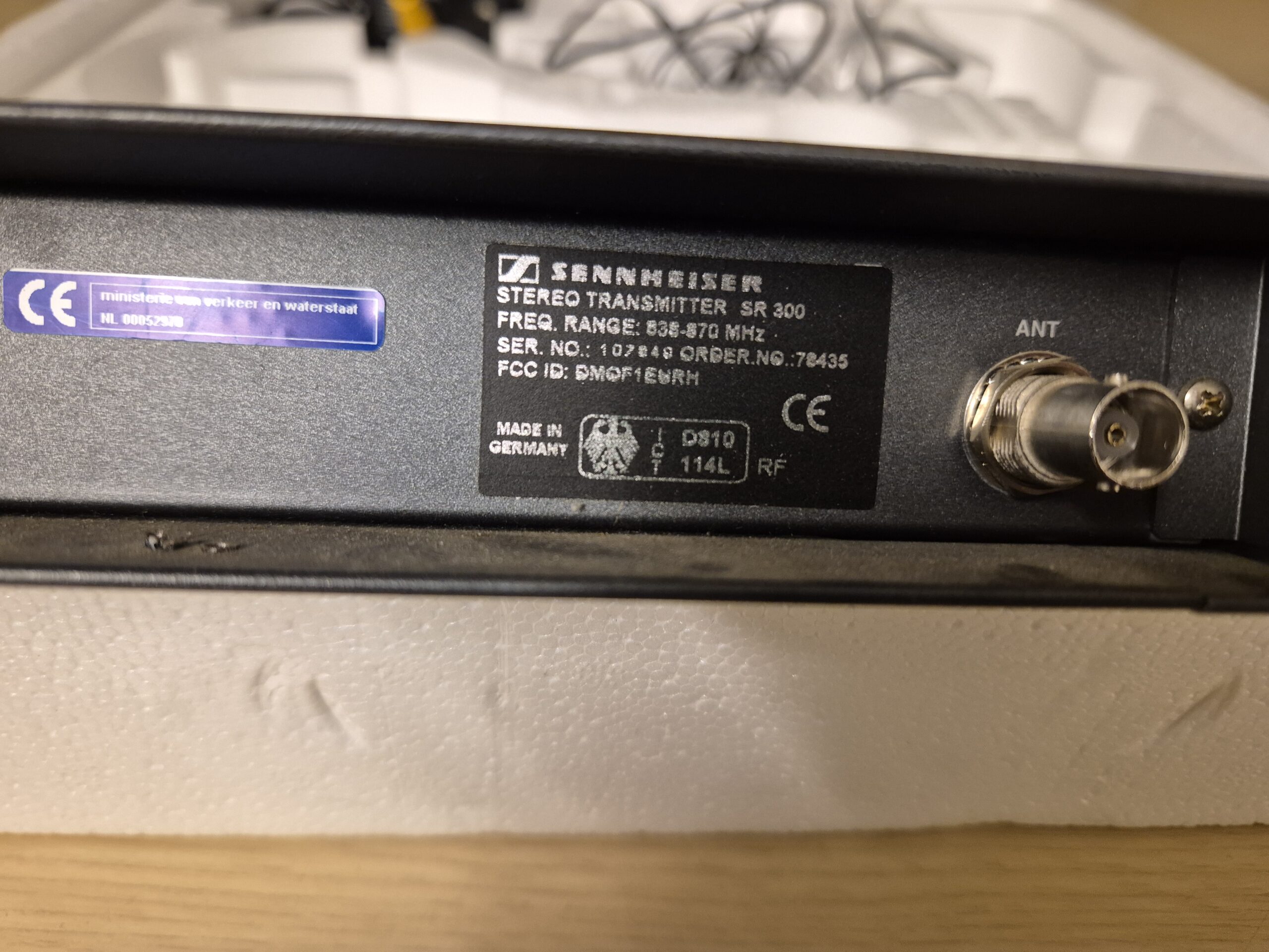 Sennheiser IEM G1 838-870Mhz enkel zender! (2e hands) - Afbeelding 4