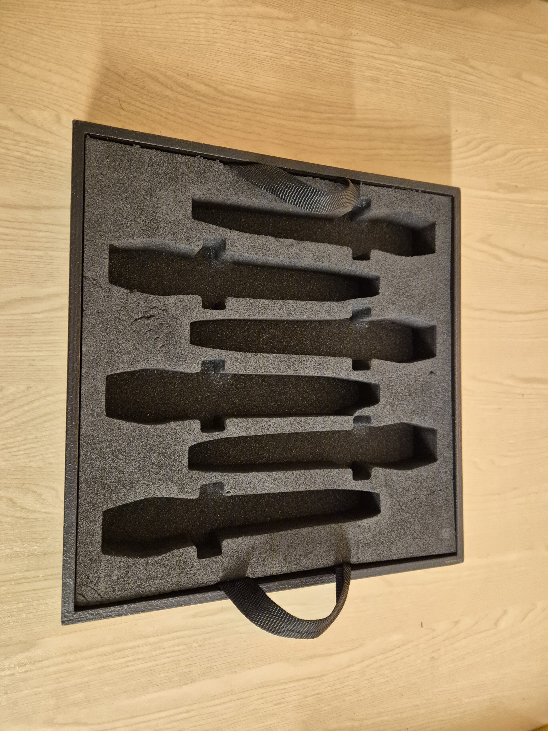 inlay met houten frame voor 6 microfoons (2e hands) - Afbeelding 1