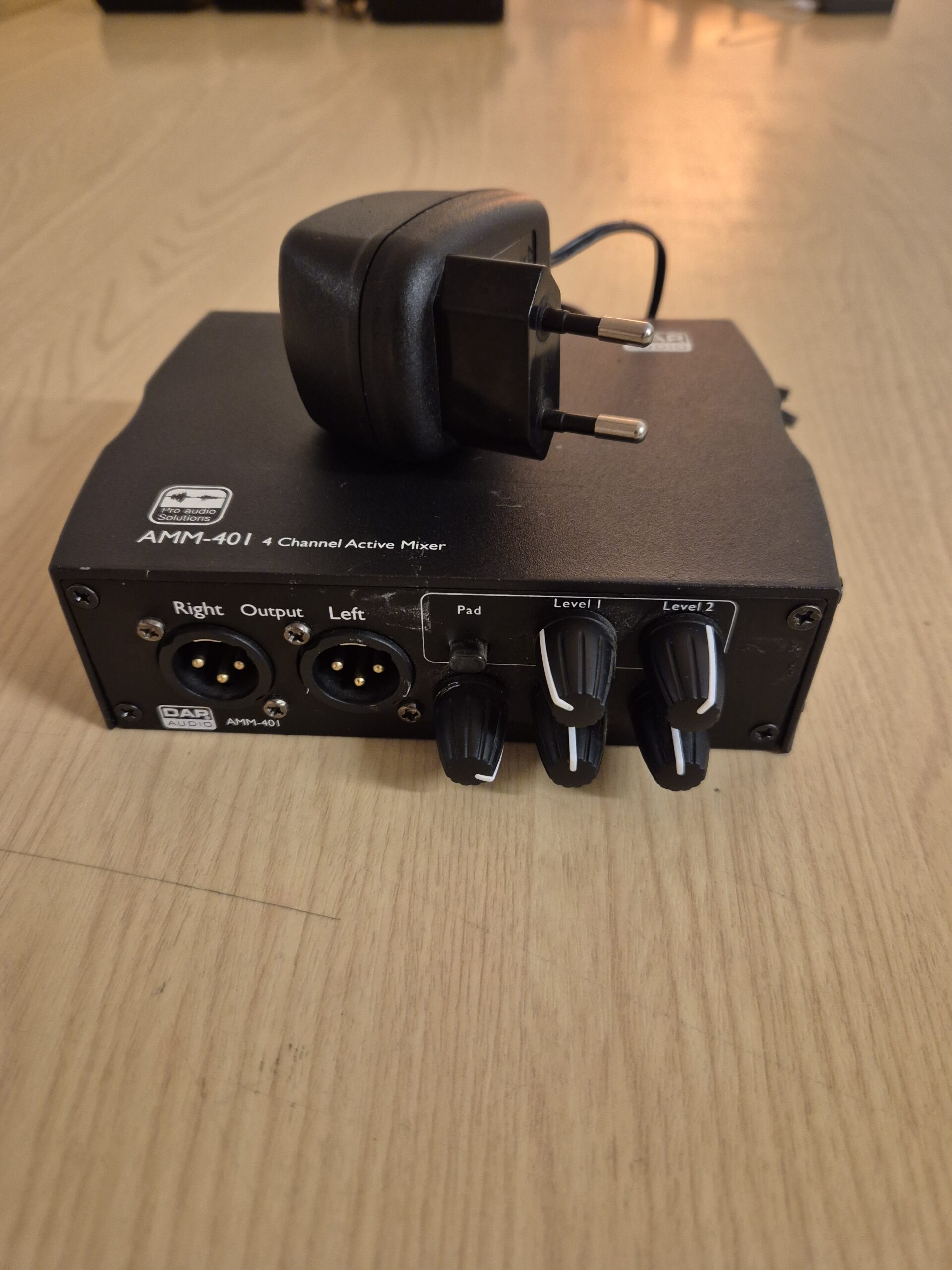 DAP AMM-401 4-kanaals actieve mixer (2e hands) - Afbeelding 4