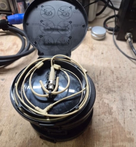 4 kanaals JTS microfoon systeem (headsets) incl vlaggen (2e hands) - Afbeelding 6